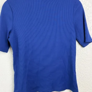 Tahari Women's Blue Ribbed Knit Top Gold Button Detail Short Sleeve Size M – photo 2