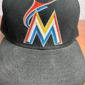 New Era 59FIFTY Miami Marlins Fitted Hat Size 7 3/8 Black MLB On-Field Cap – photo 2