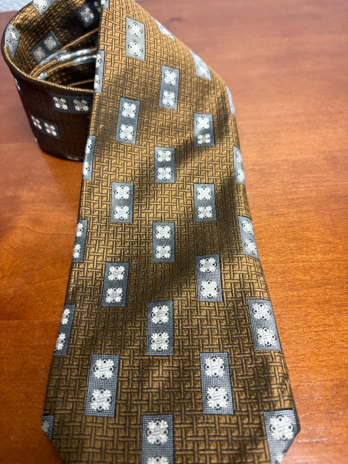 Hickey Freeman Silk Tie Brown Gold Geometric Hand Folded Italian Silk USA – photo 3