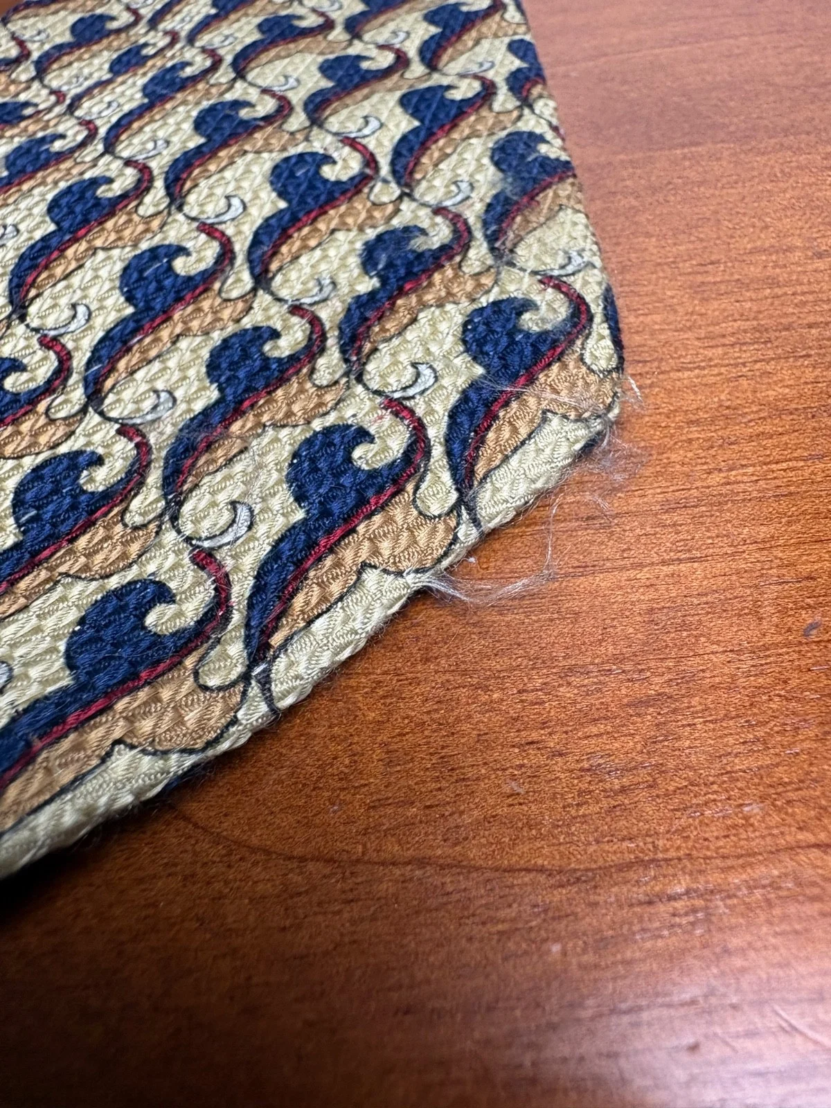 HUGO BOSS Silk Tie Gold Navy Blue Red Abstract Pattern 3.75 – photo 2