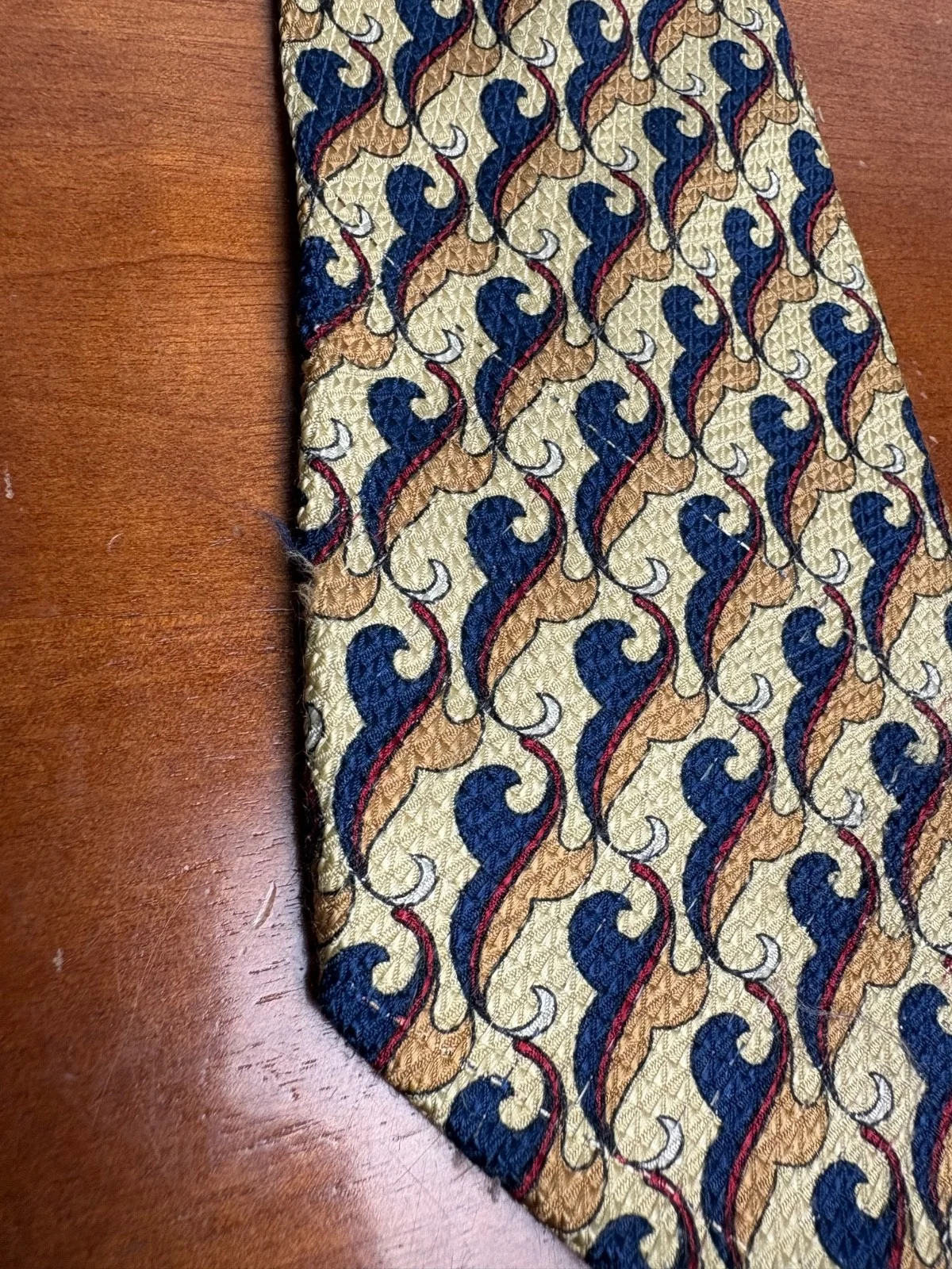 HUGO BOSS Silk Tie Gold Navy Blue Red Abstract Pattern 3.75 – photo 3