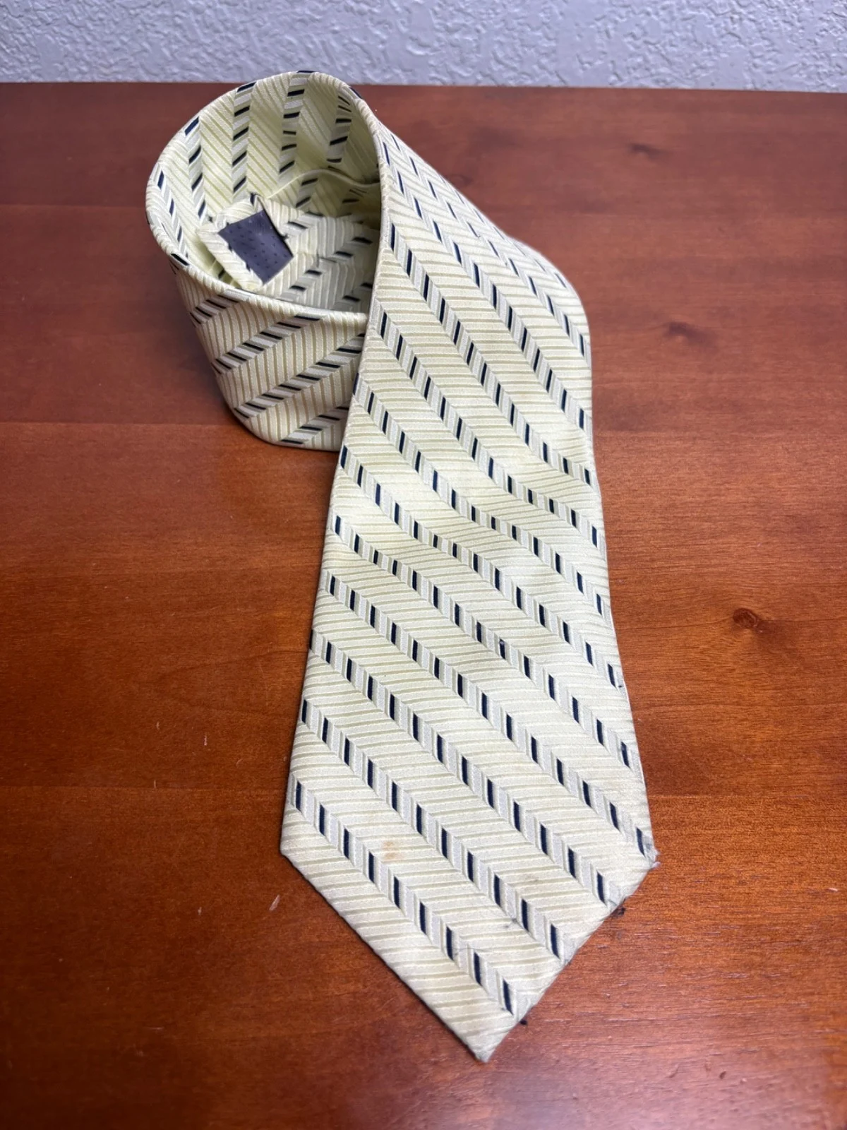 Hugo Boss Tie Men's Pale Yellow Geometric Stripe 100% Silk Made in Italy