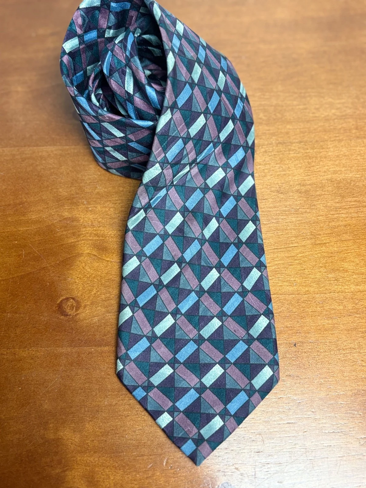 Giorgio Armani Cravatte Tie 100% Silk Geometric Abstract Made in Italy Purple