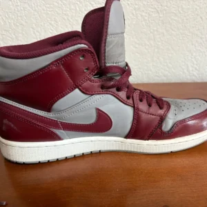 Nike Air Jordan 1 Mid Bordeaux Cement Grey DQ8426-615 Men's Size 10 Used – photo 4