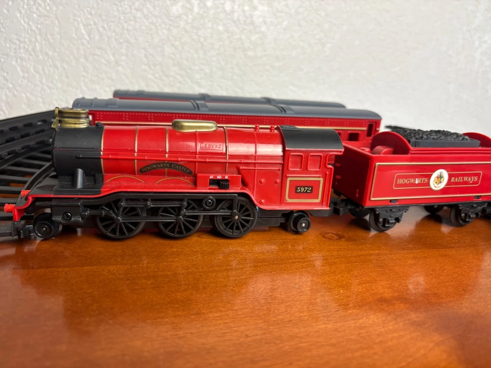 Harry Potter Hogwarts Express Train Set 5972 Engine Coal Car Coaches & Track – photo 2
