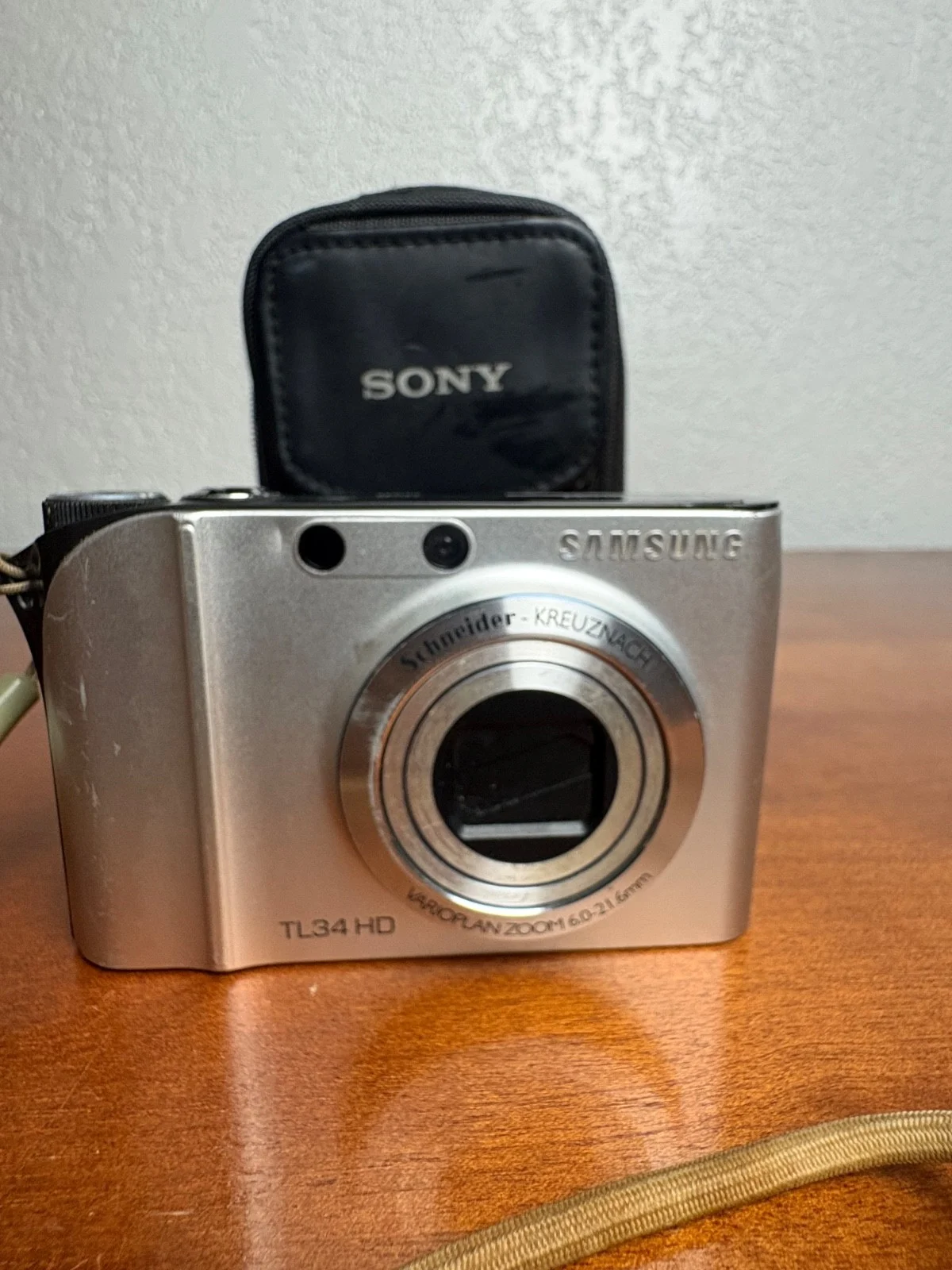 Samsung TL34HD Silver Digital Camera 14.7MP Schneider-Kreuznach Lens - Untested
