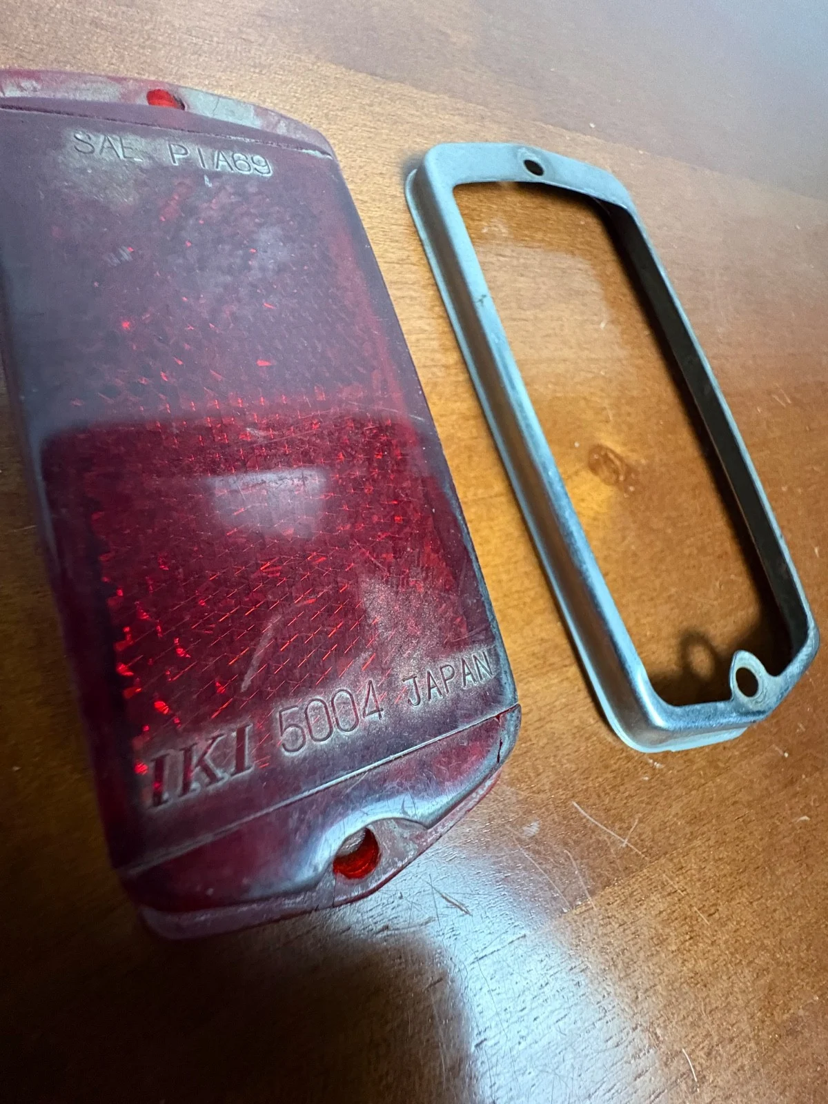 IKI 5004 Japan Red Side Marker Light Lens & Chrome Bezel SAE P1A69 – photo 2