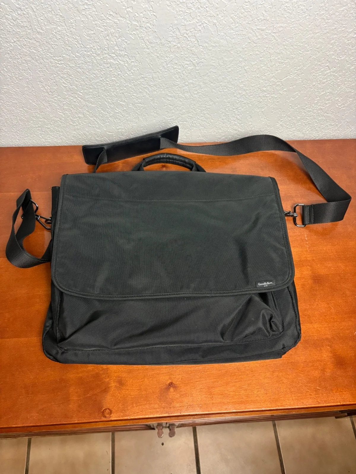 Goodfellow & Co Messenger Business Bag Black Brown Shoulder Strap NWOT- B3
