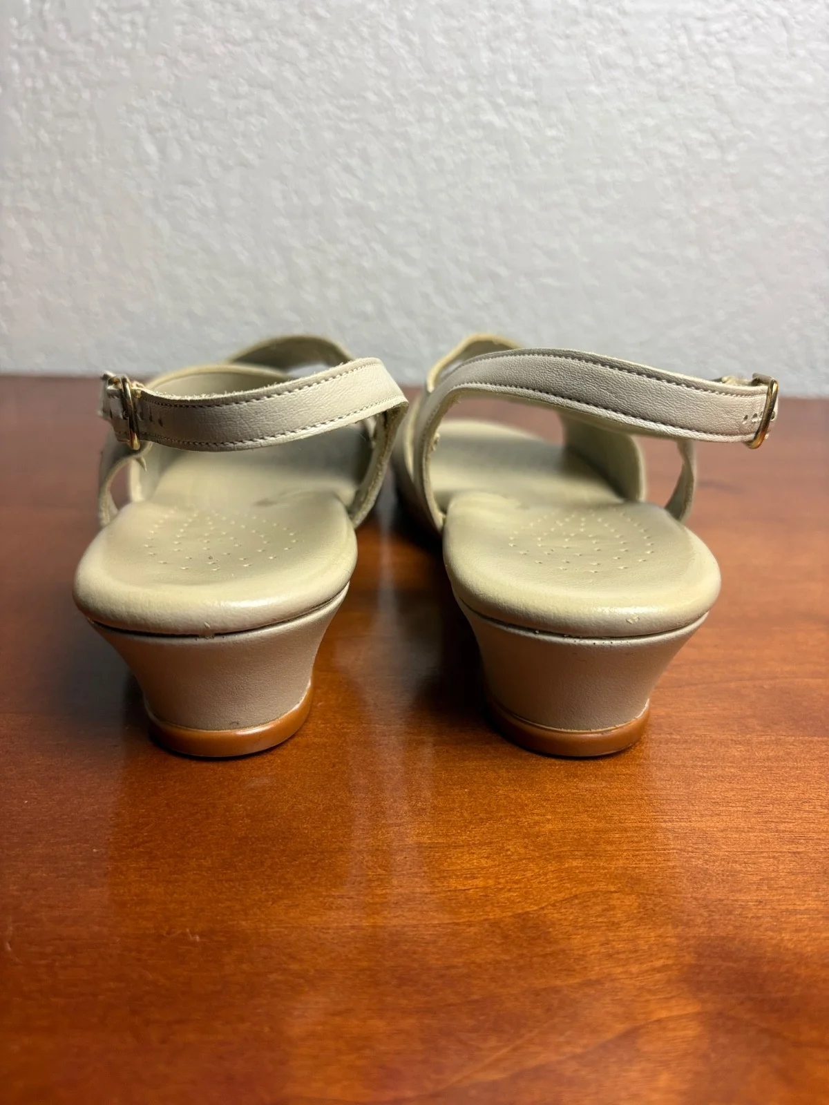 SAS Caress Wedge Sandals Women’s Sz 9.5 W Cross Strap Bone Beige Tripad Comfort – photo 6