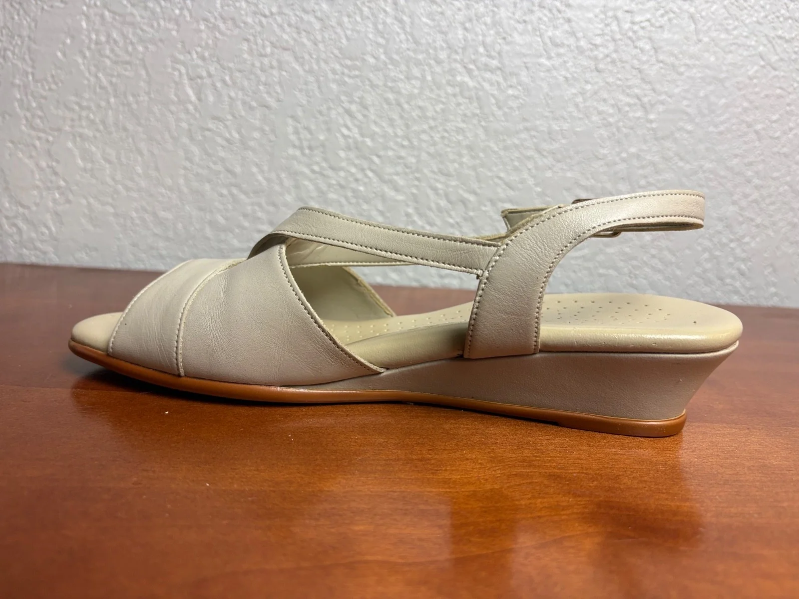 SAS Caress Wedge Sandals Women’s Sz 9.5 W Cross Strap Bone Beige Tripad Comfort – photo 8