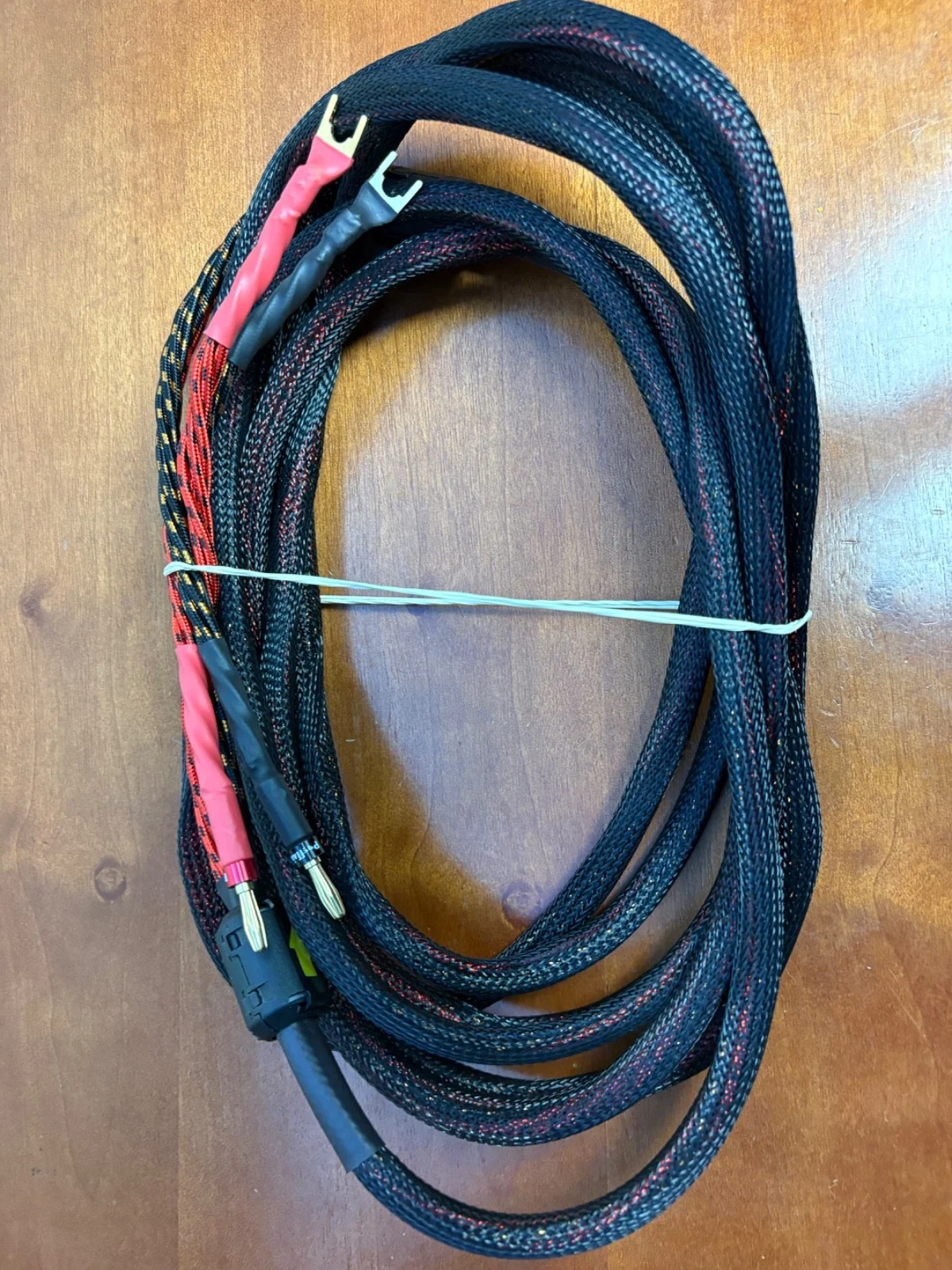 Prefair High-End Speaker Cable - Banana to Spade Plugs - Braided Sleeve - Single