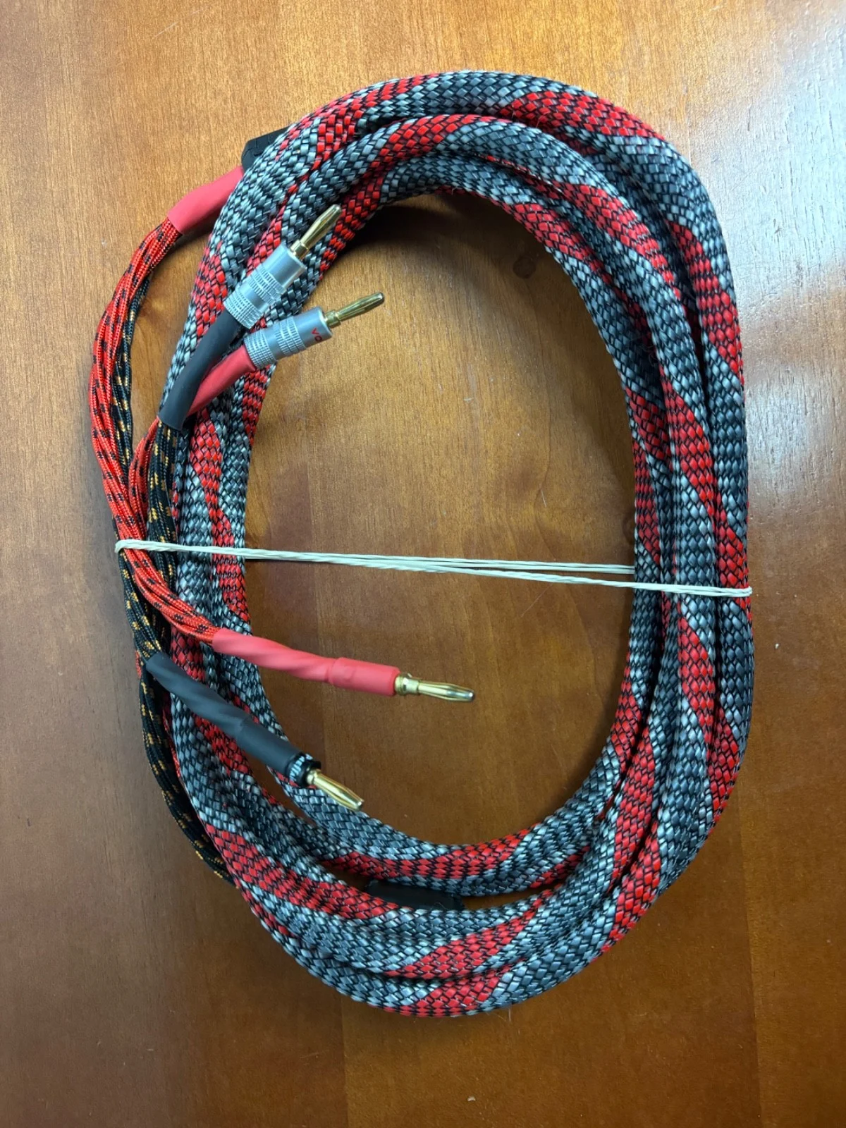 High-End Audiophile Speaker Cables - Gold Plated Banana Plugs - Red/Grey Braided
