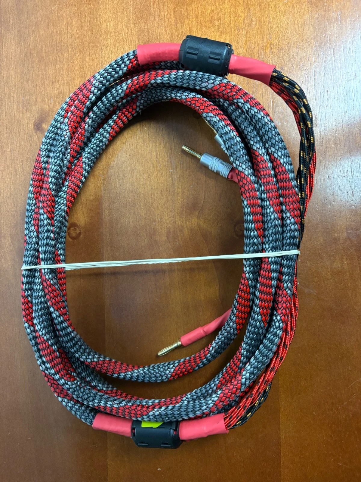 High-End Audiophile Speaker Cables - Gold Plated Banana Plugs - Red/Grey Braided – photo 4