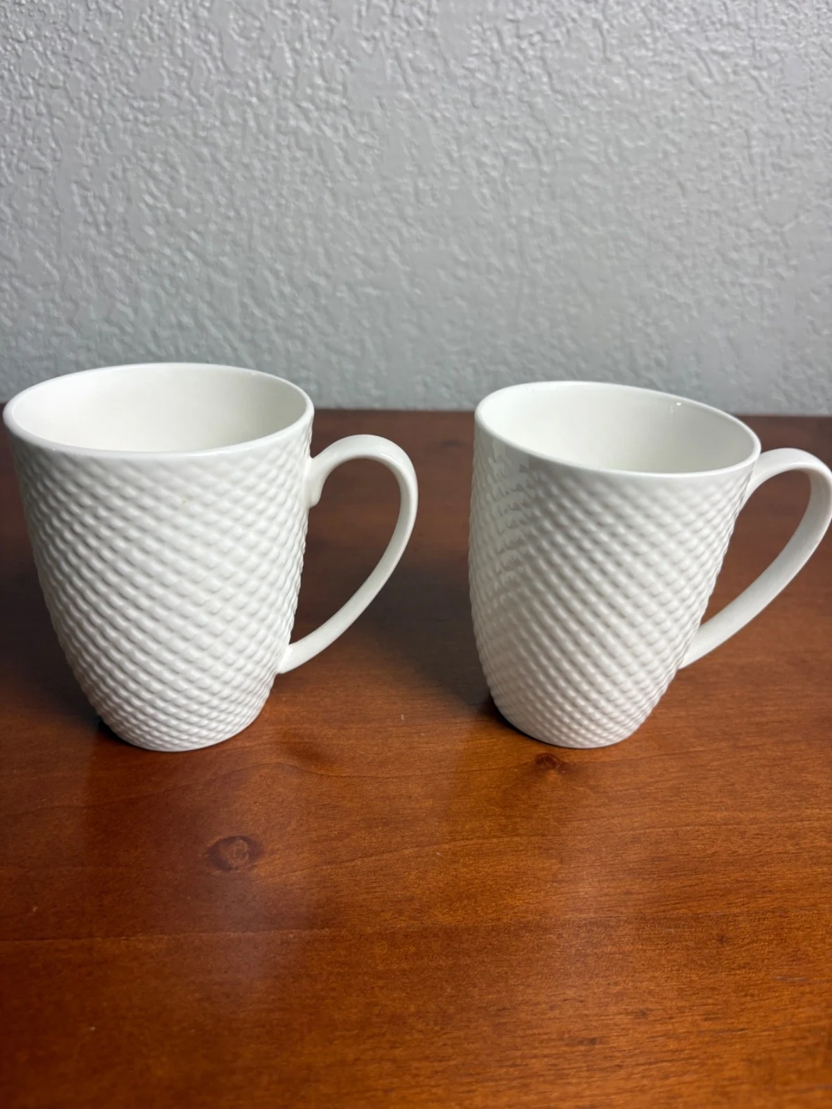 2 Studio TU Felicia Fine Bone China Coffee Mugs White Textured Diamond thincrack