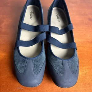 Trotters Women's Blue Mesh Mary Jane Flats Shoes Size 11M Elastic Straps