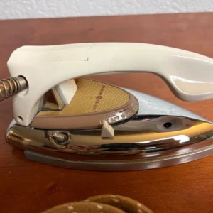 VTG General Electric World Wide Travel Iron Steam Dry 120v 230v GE F39 W/220PLG