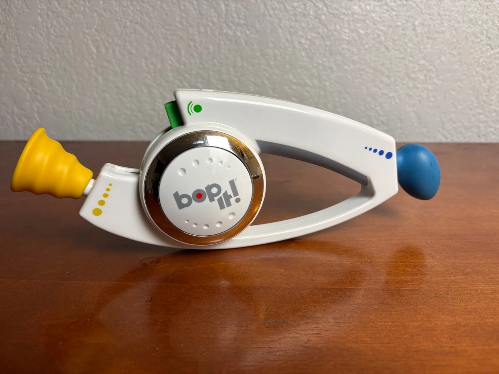 Hasbro Bop It! Handheld Electronic Game, 2008. (Tested, Works)