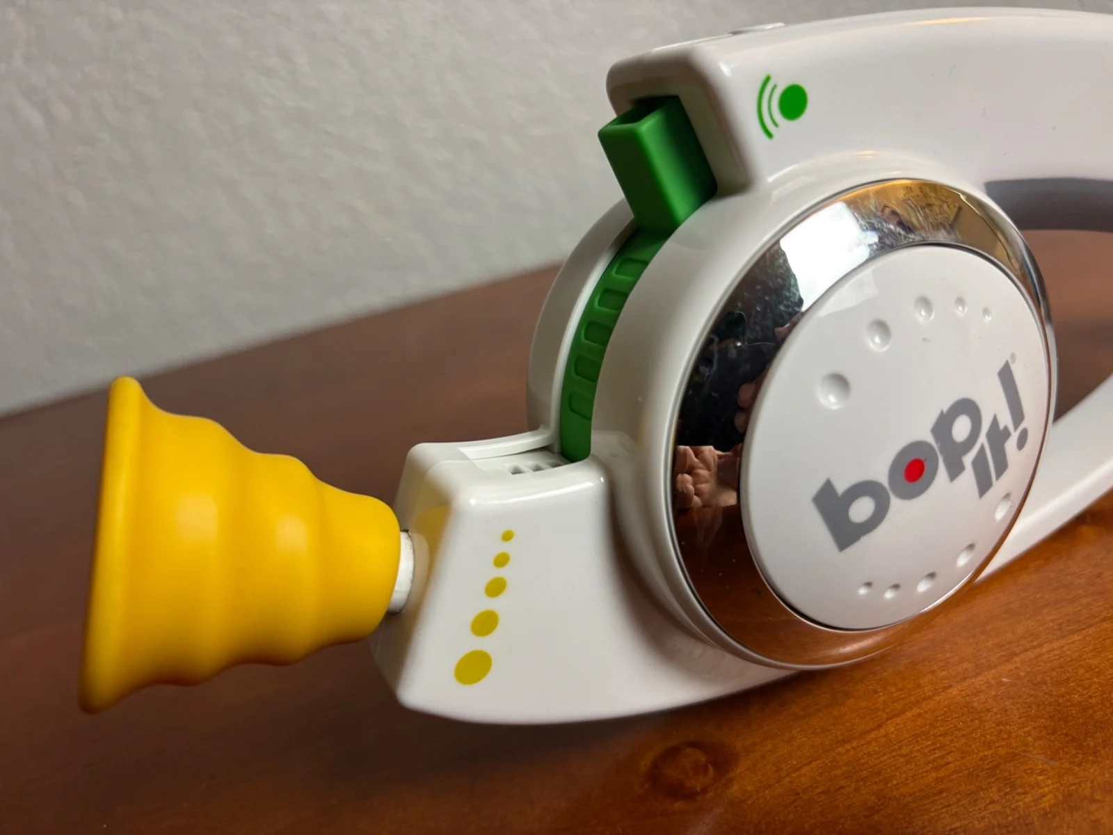 Hasbro Bop It! Handheld Electronic Game, 2008. (Tested, Works) – photo 3