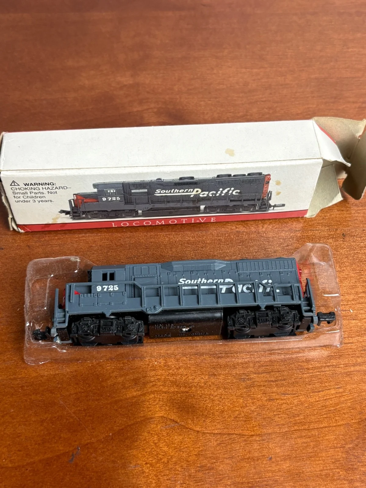 High Speed No. 218 Southern Pacific Locomotive 9725 Die-Cast Train with Box – photo 2