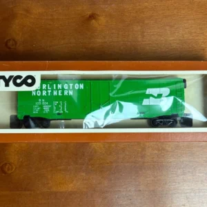 TYCO HO Scale Burlington Northern 50' Plug Door Box Car 339-E