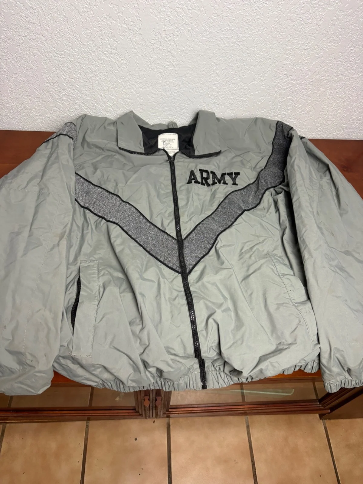 US Army IPFU Jacket, Gray Reflective Individual Physical Fitness SZ Large Short – photo 2