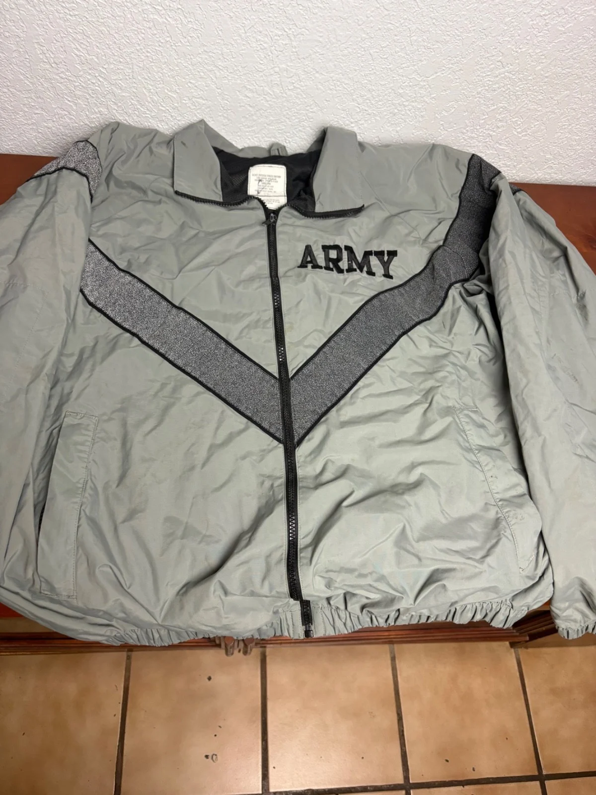 US Army IPFU Jacket, Gray Reflective Individual Physical Fitness SZ Large Short – photo 4